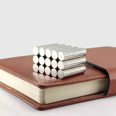 Никельно-покрытый магнит с диском неодима N52 с толерантностью ± 3% и индивидуальной прочностью